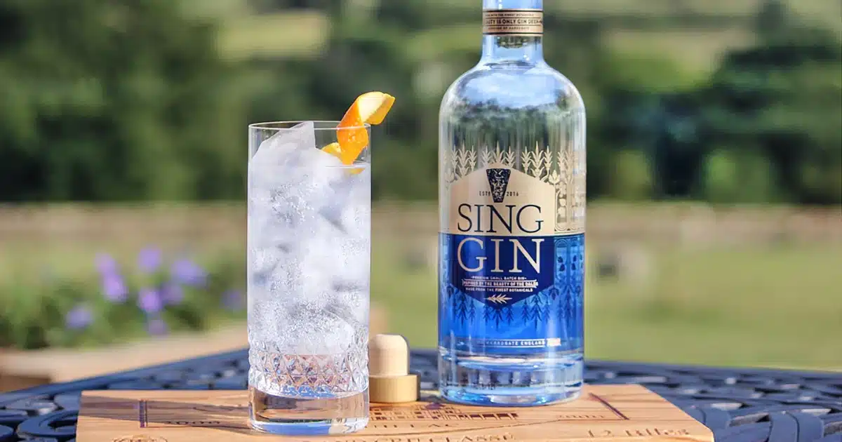 Sing Gin bottle with a gin and tonic